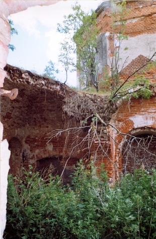 Храм Казанской иконы Божией Матери в д. Грайвороны до реставрации 1980 год