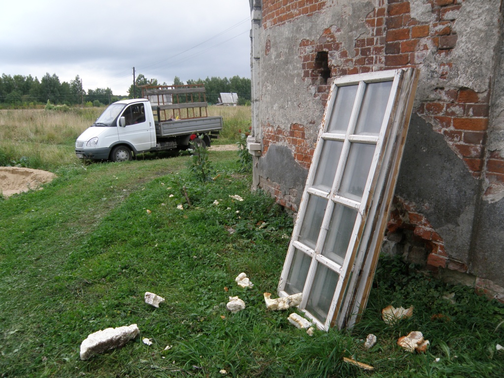 Храм Казанской иконы Божией Матери в д. Грайвороны начало восстановления 2009 год