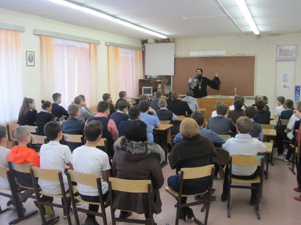 Беседа в Сосново-Борской школе