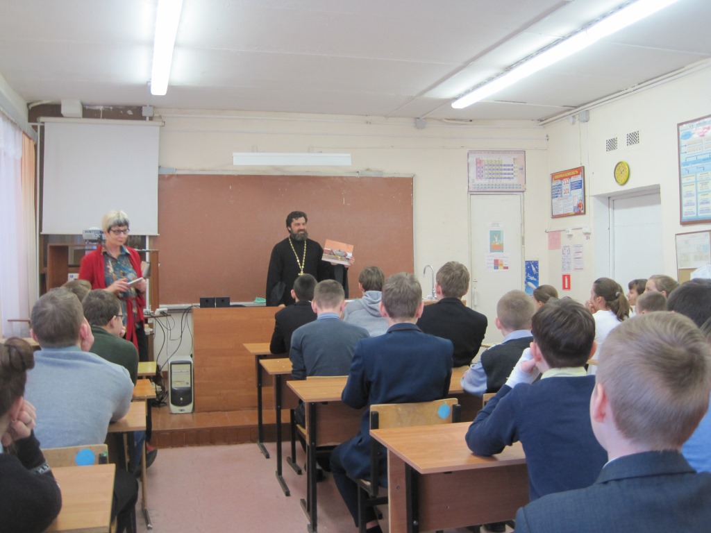 Беседа в Сосново-Борской школе