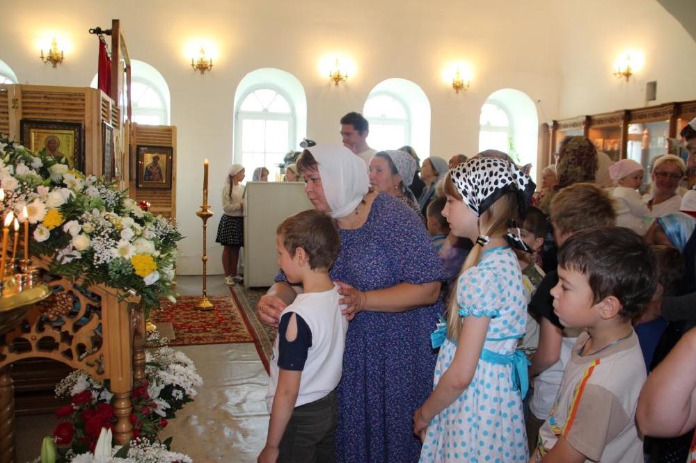 Престольный праздник Казанского храма д. Грайвороны