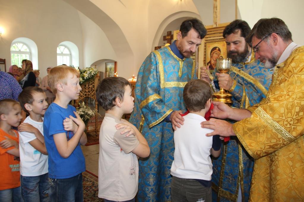 Престольный праздник Казанского храма д. Грайвороны