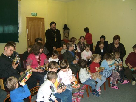 Пасхальное поздравление в детском доме поселка Пески