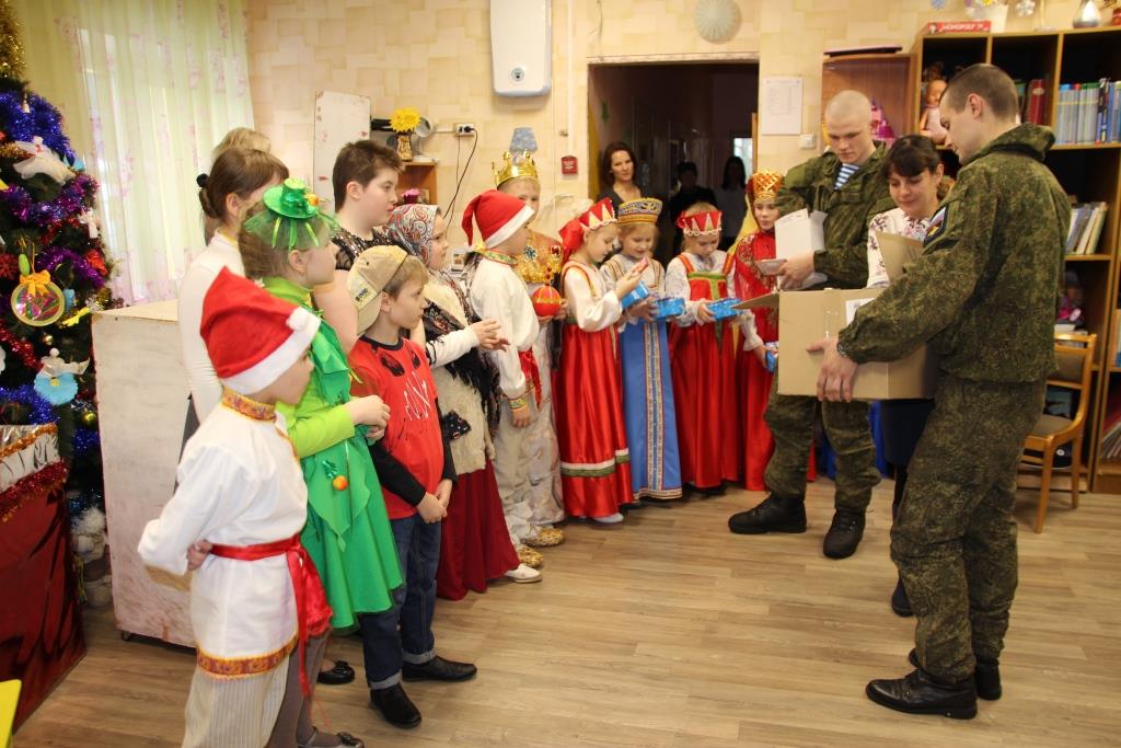 Детский рождественский утренник в социальных центрах