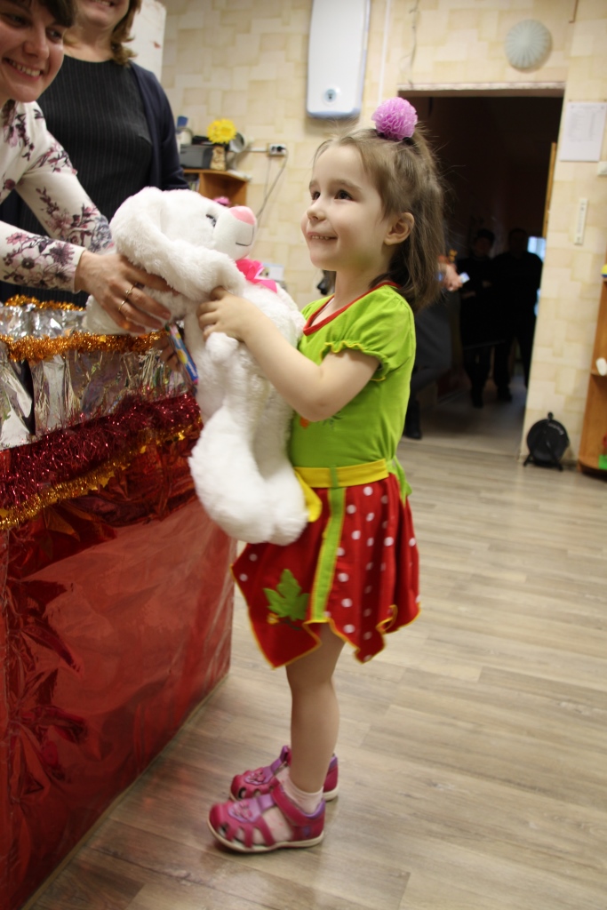 Детский рождественский утренник в социальных центрах