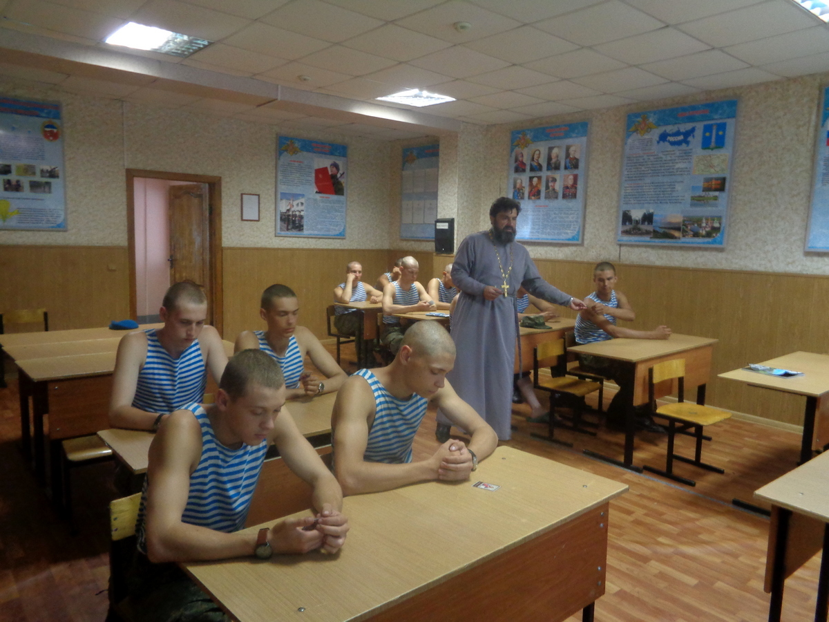 Протоиерей Дмитрий Измайлов посетил десантников в войсковой части № 40917 (ВДВ).