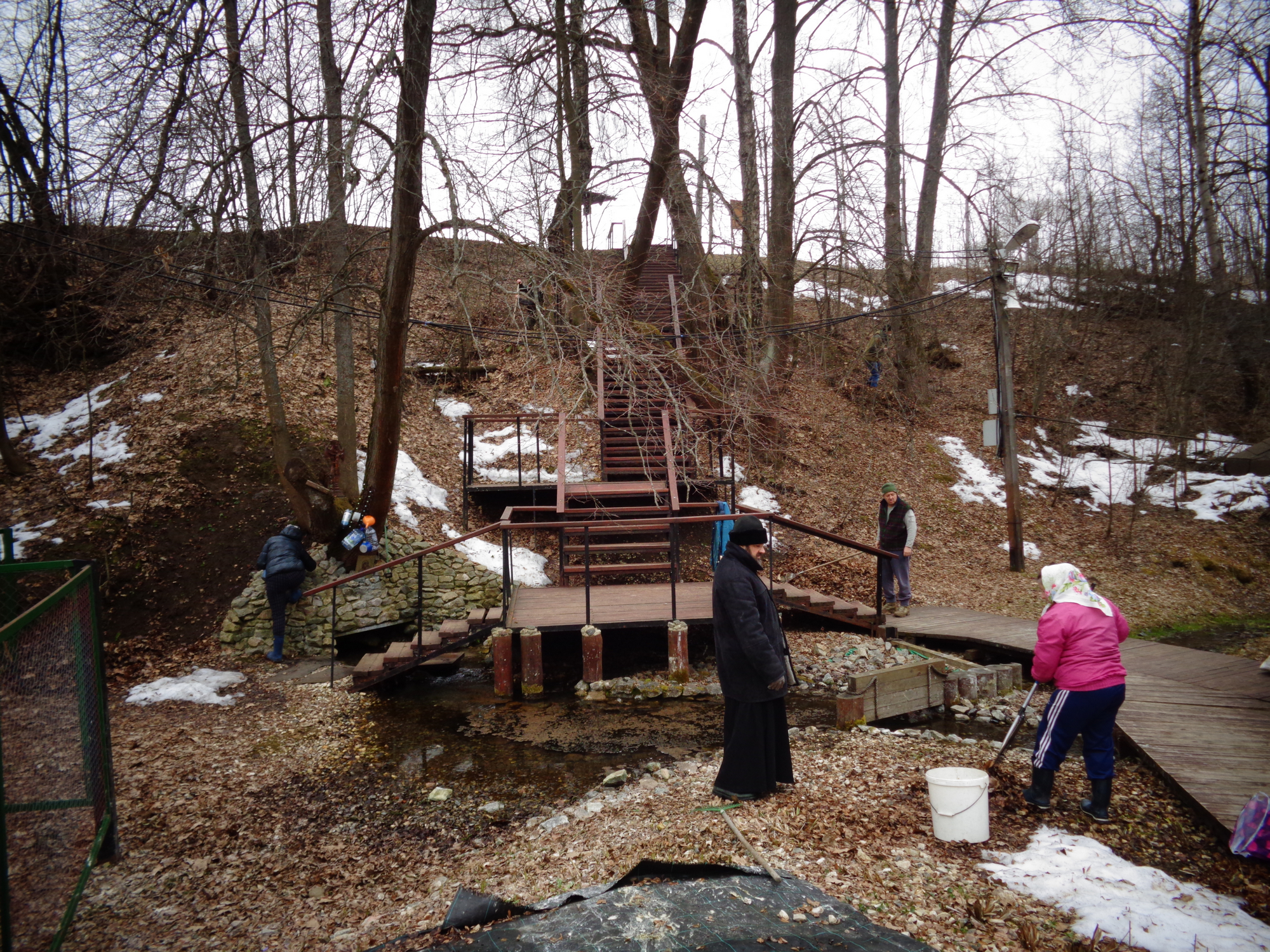 Субботник на приходе Казанского храма деревни Грайвороны