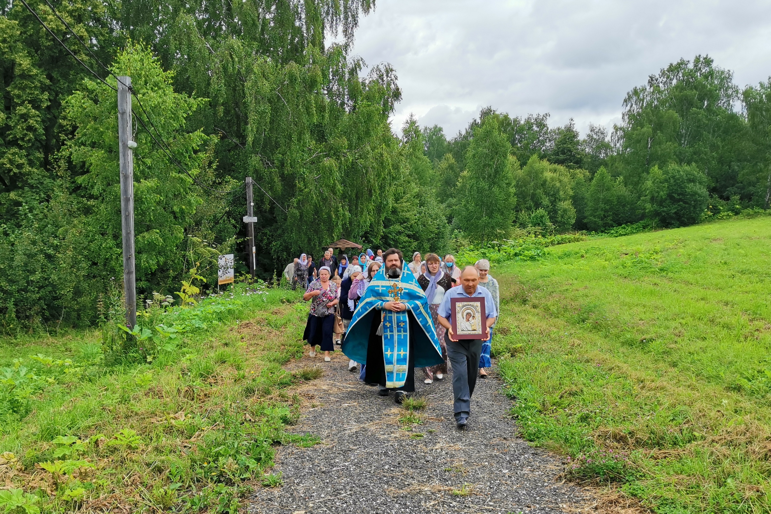 Престольный праздник в Казанском храме деревни Грайвороны