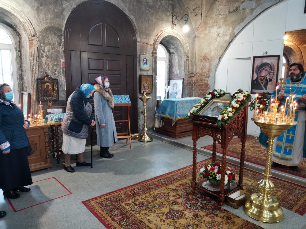 Престольный праздник в Казанском храме деревни Грайвороны