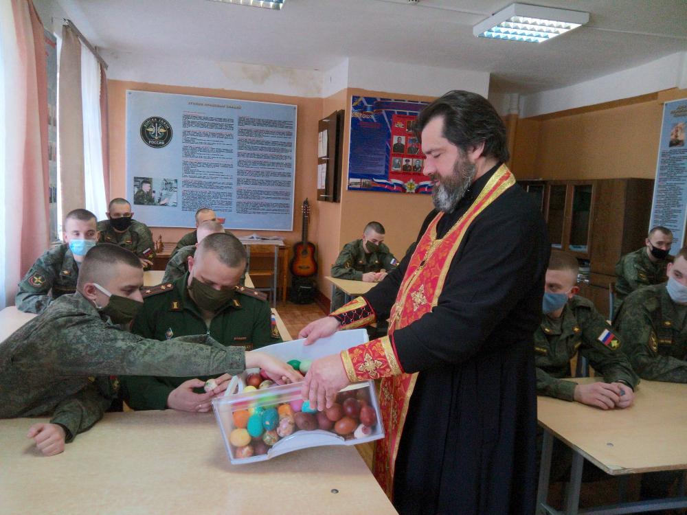 Пасха на приходе Казанского храма деревни Грайвороны