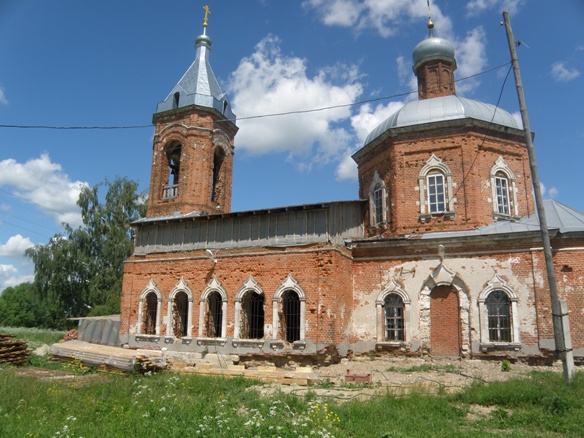 Начало строительных работ по восстановлению трапезной части храма