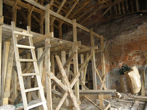 Начало строительных работ по восстановлению трапезной части храма