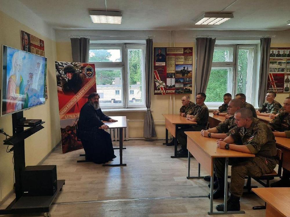 Беседа в войсковой части.