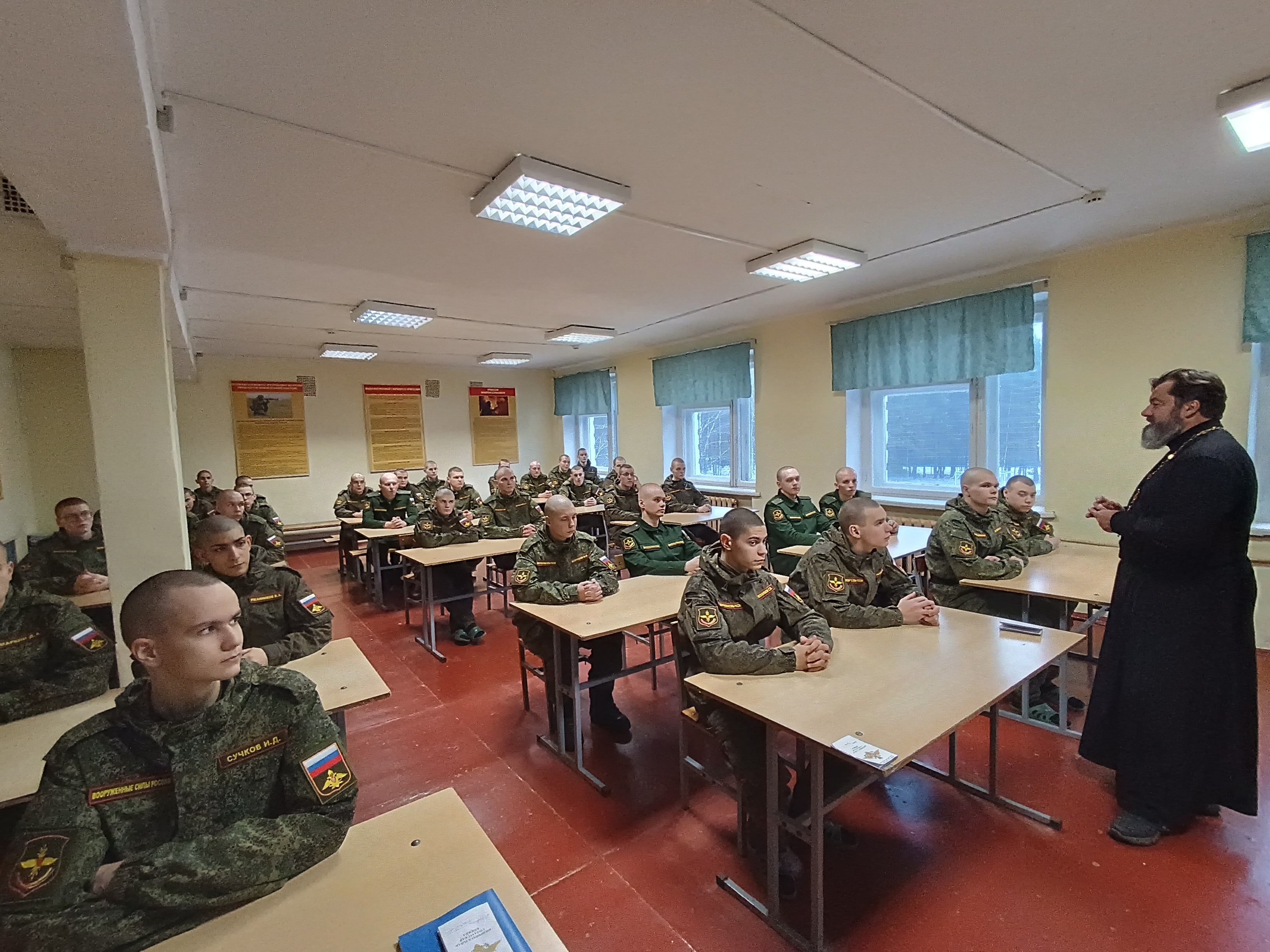 Беседа в войсковой части  на тему «Герои Отчества».