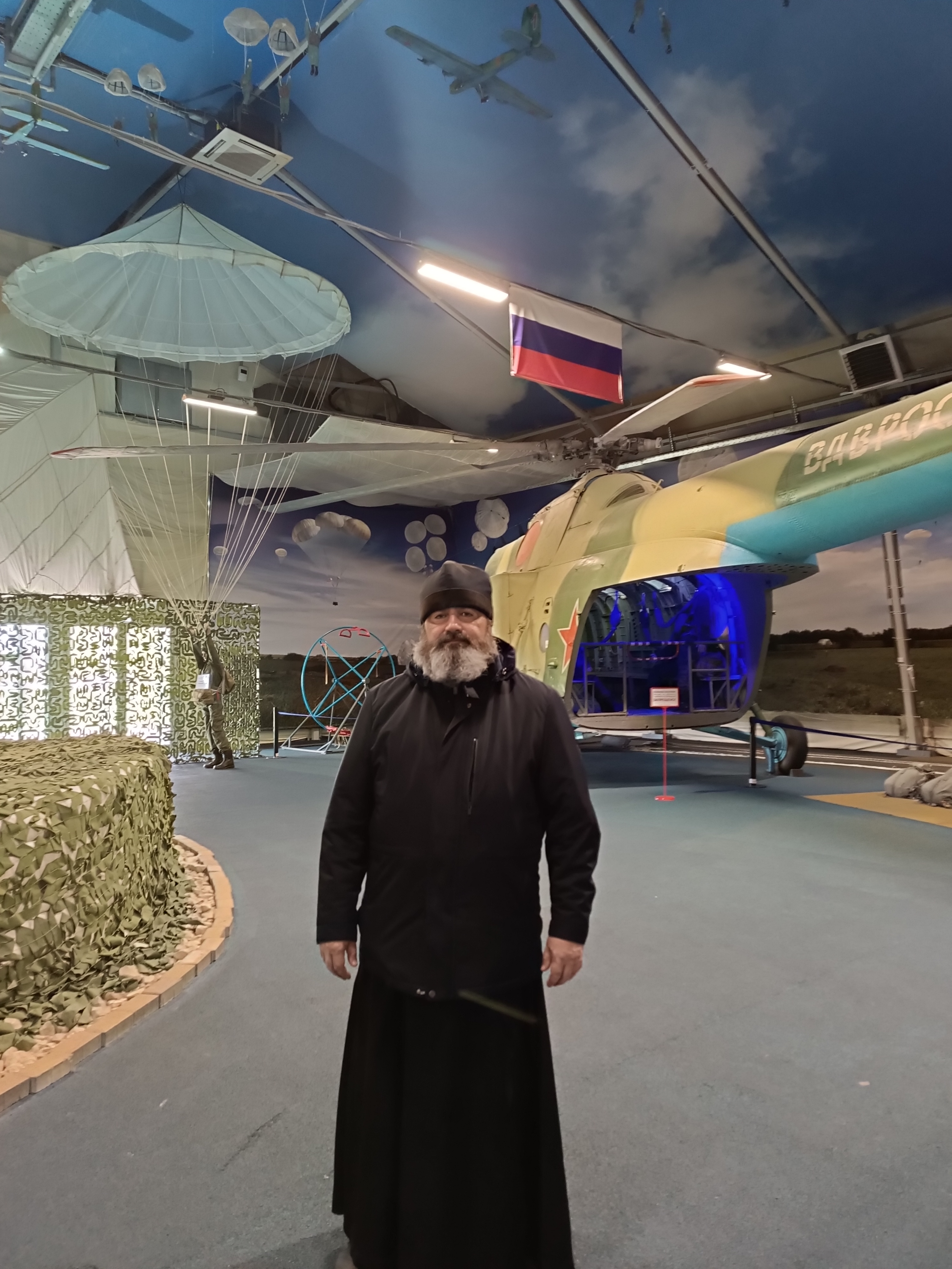 Божественная литургия в Патриаршем соборе в честь Воскресения Христова — главном храме Вооруженных сил Российской Федерации.