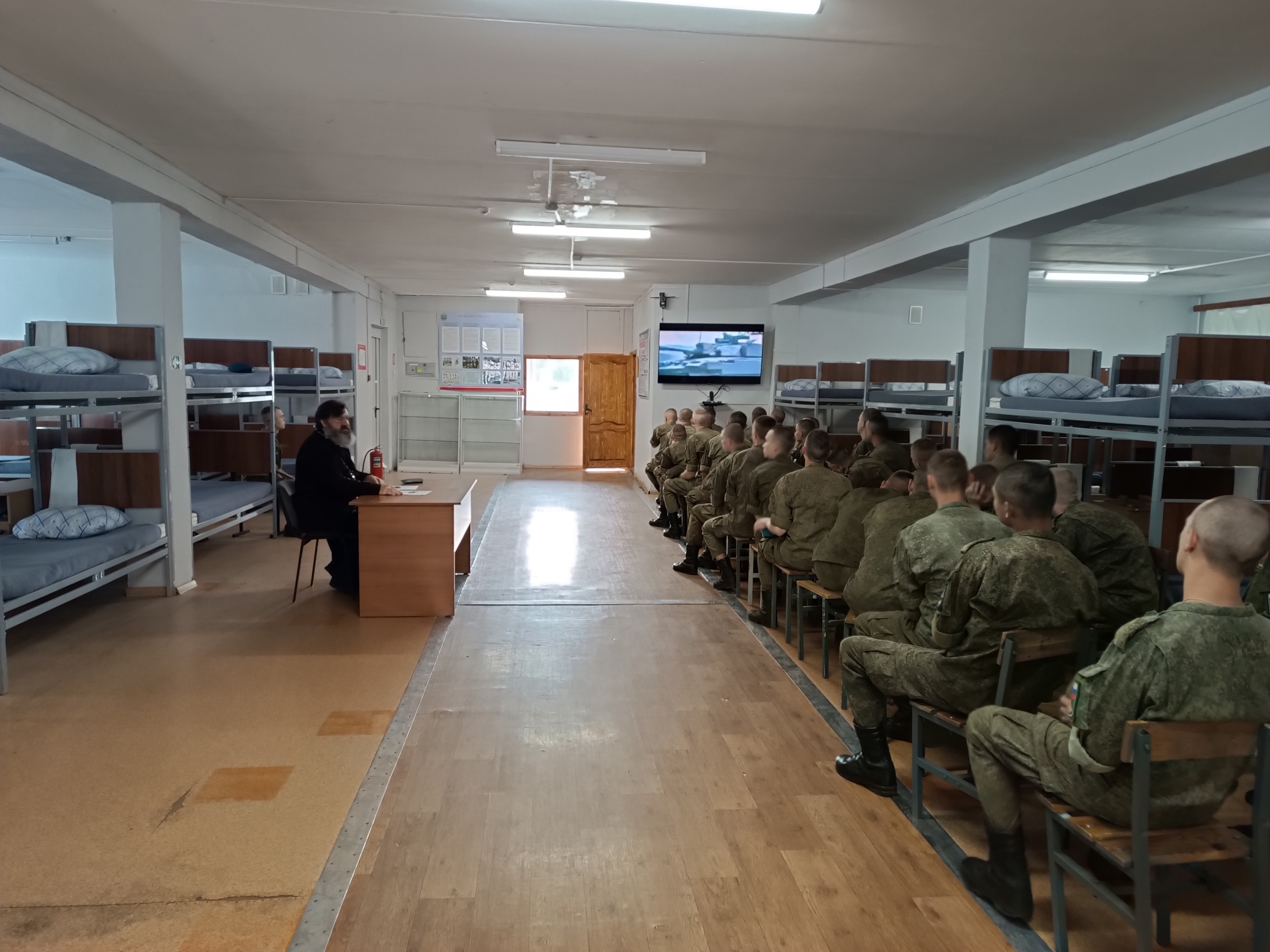 Беседа в войсковой части в день России.