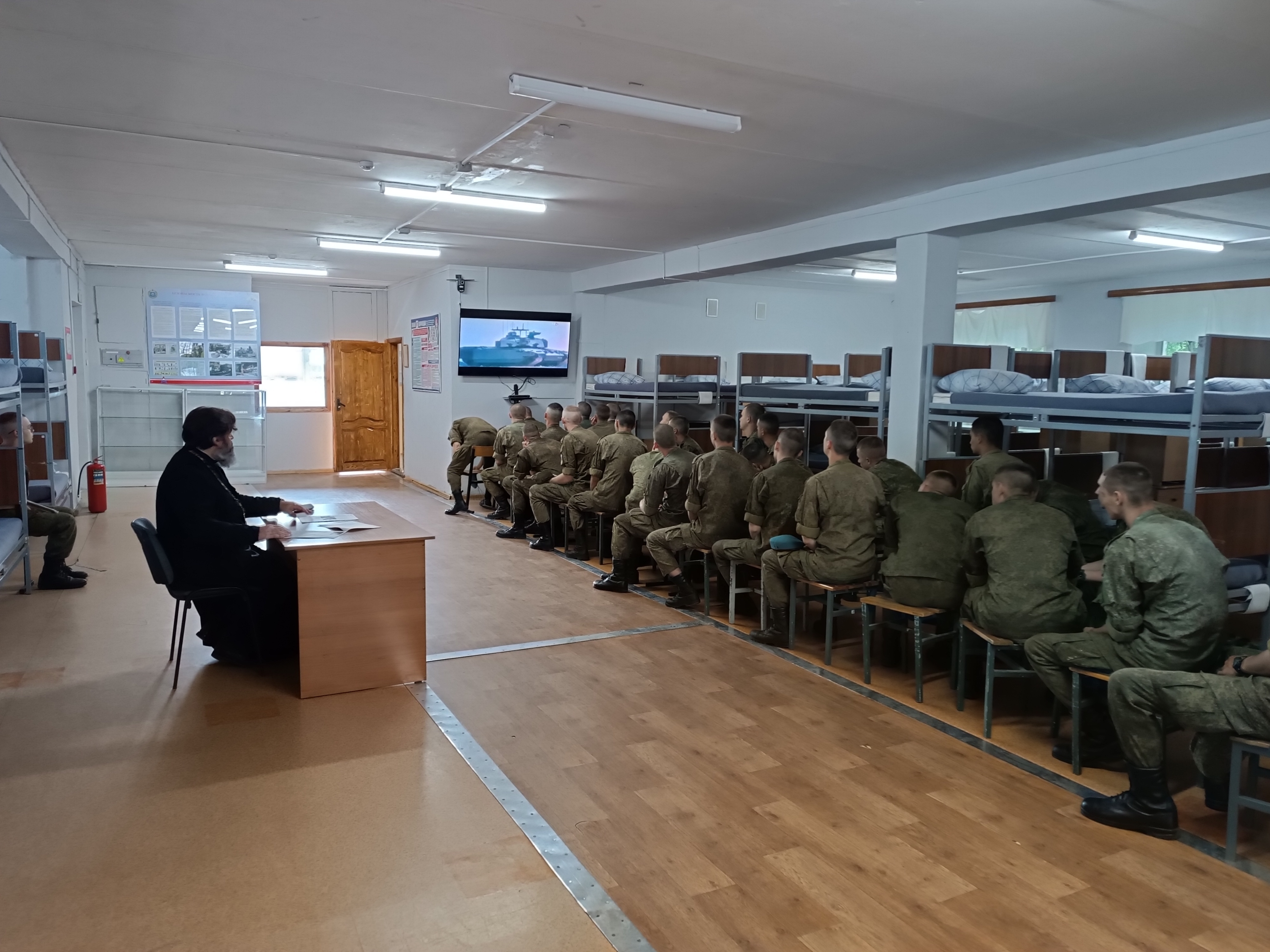 Беседа в войсковой части в день России.