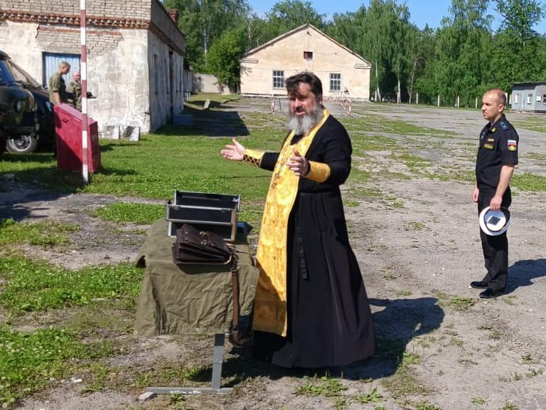 Освещение техники и беседа в войсковой части.