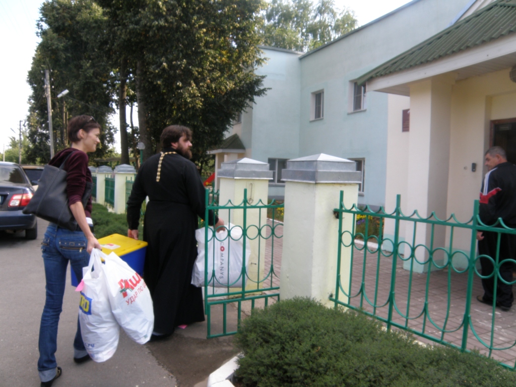 Подарки и сладости от "Дари добро"