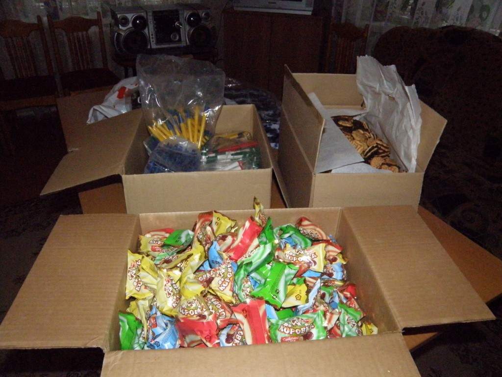 Передача подарков детскому дому в пос.Пески