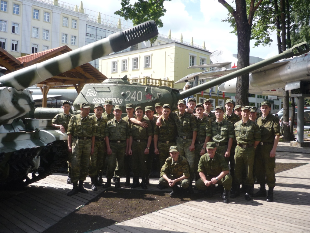 Поездка солдат в Музей техники Вадима Задорожного