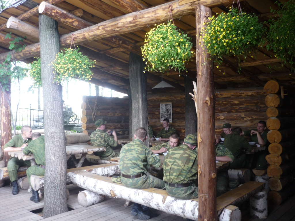 Поездка солдат в Музей техники Вадима Задорожного