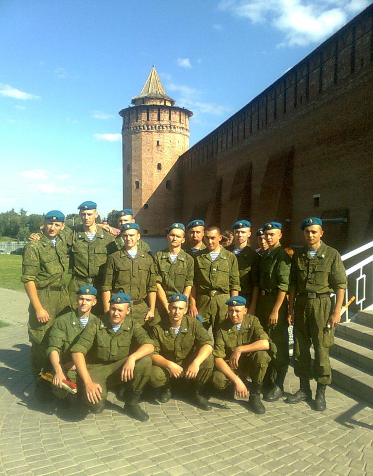 Экскурсия для солдат по исторической части Коломны