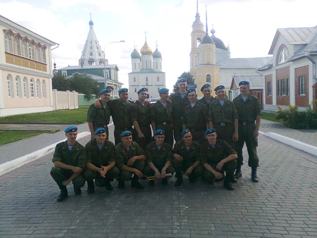 Экскурсия для солдат по исторической части Коломны