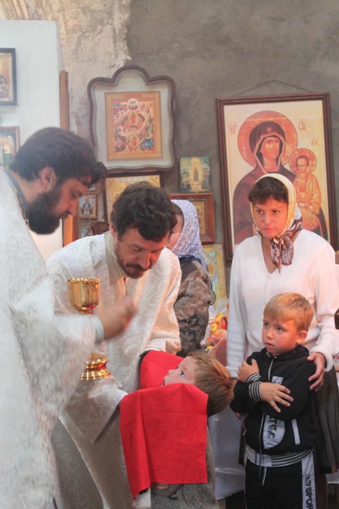 19 августа в Казанском храме д. Грайвороны в праздник Преображения Господня состоялась Божественная