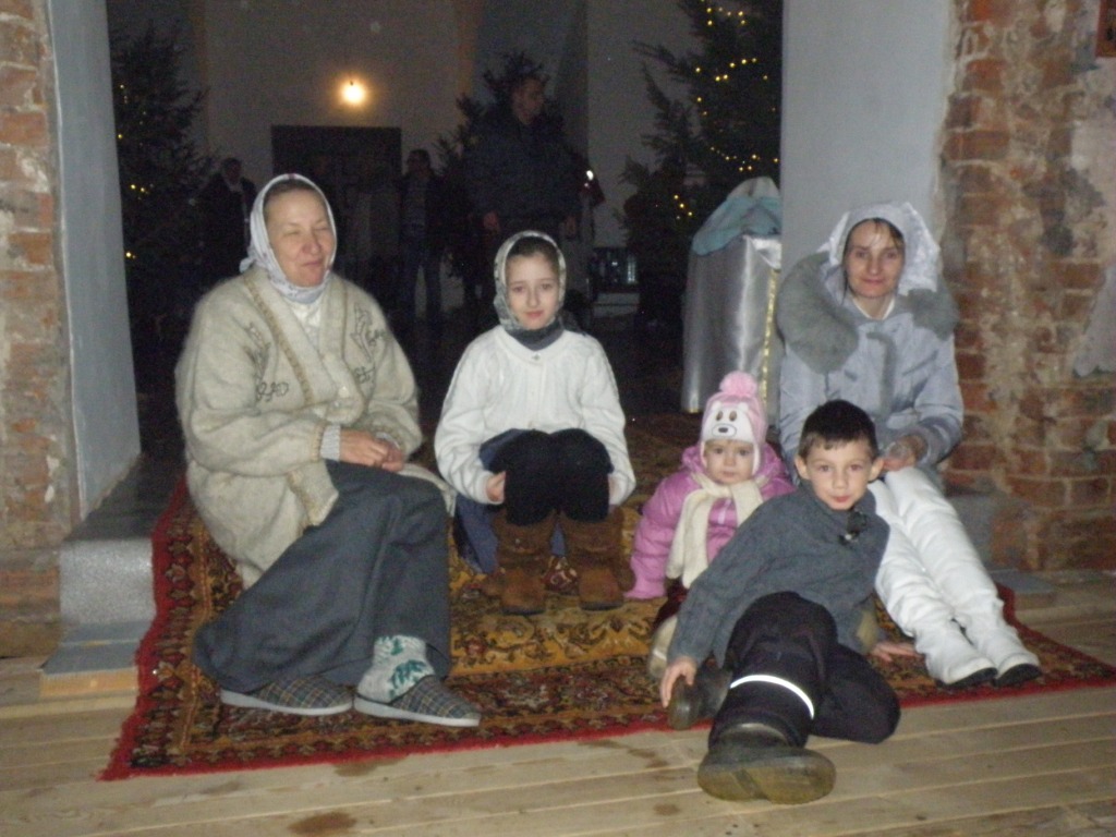 В ночь на 19 января в Казанском храме д. Грайвороны прошла Божественная Литургия