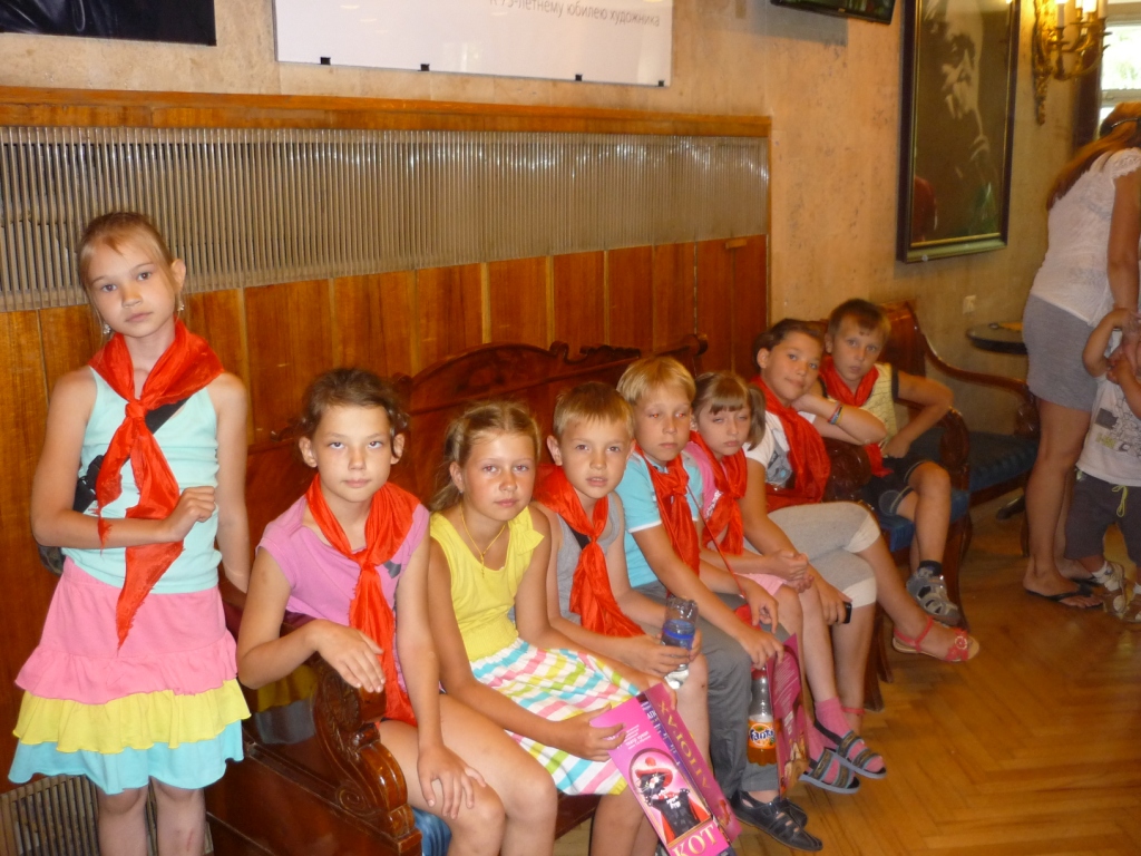 Поездка в театр кукол