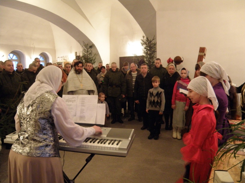 Посещение солдатами храма