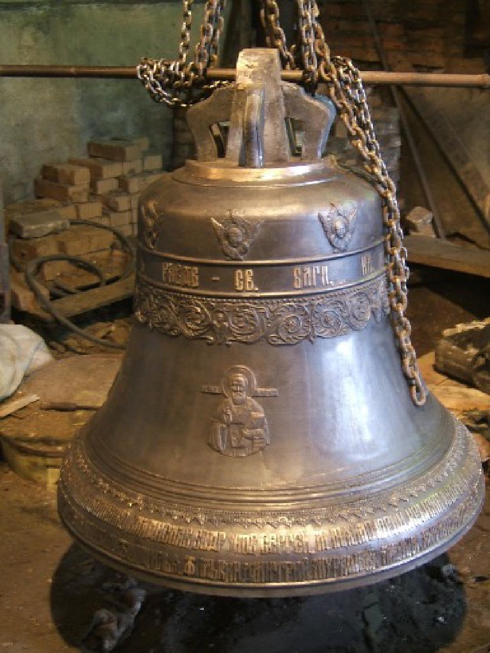 Отлит полутонный благовест