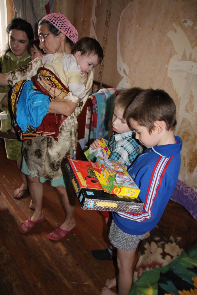 Согреем детские сердца