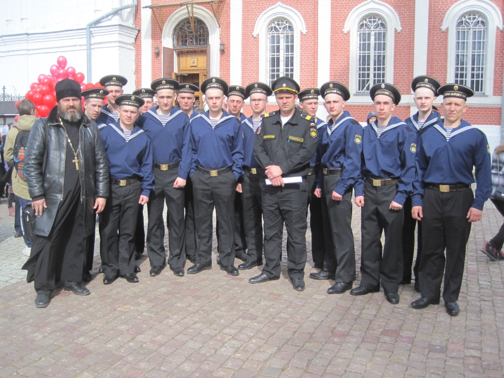 Матросы срочной слуюбы на Пасхальных мероприятиях