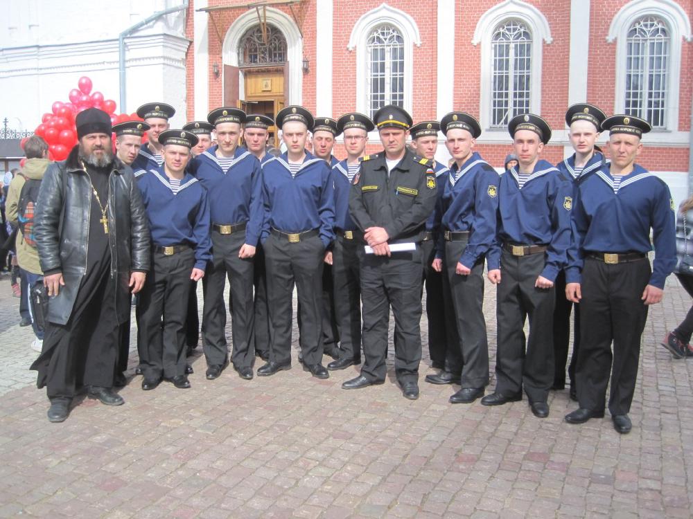 Матросы срочной слуюбы на Пасхальных мероприятиях