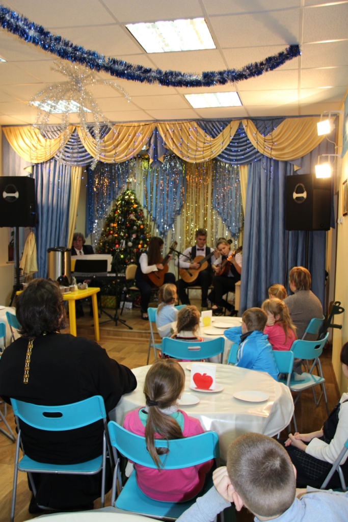 Рождественские поздравления в детских социальных центрах