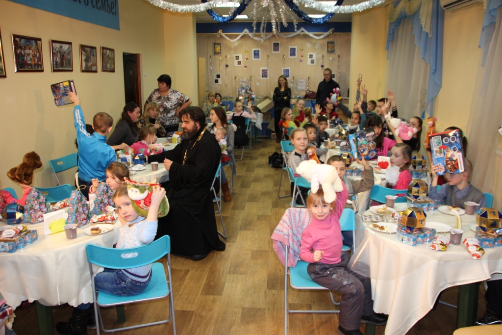 Рождественские поздравления в детских социальных центрах