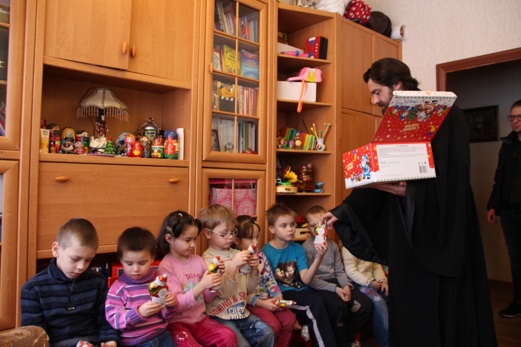 Рождественские поздравления в детских социальных центрах