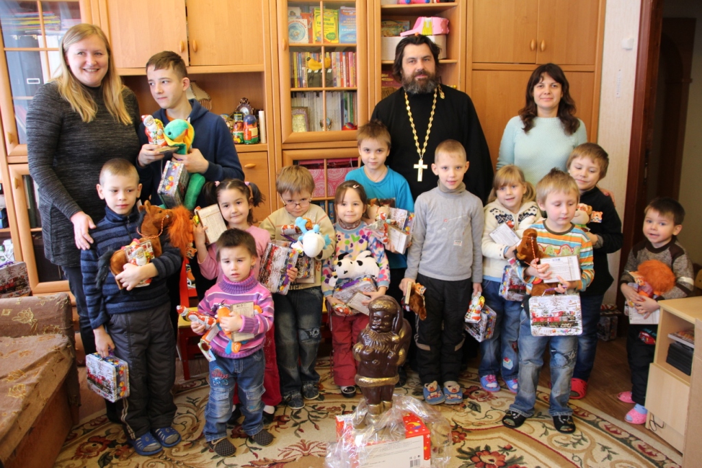 Рождественские поздравления в детских социальных центрах