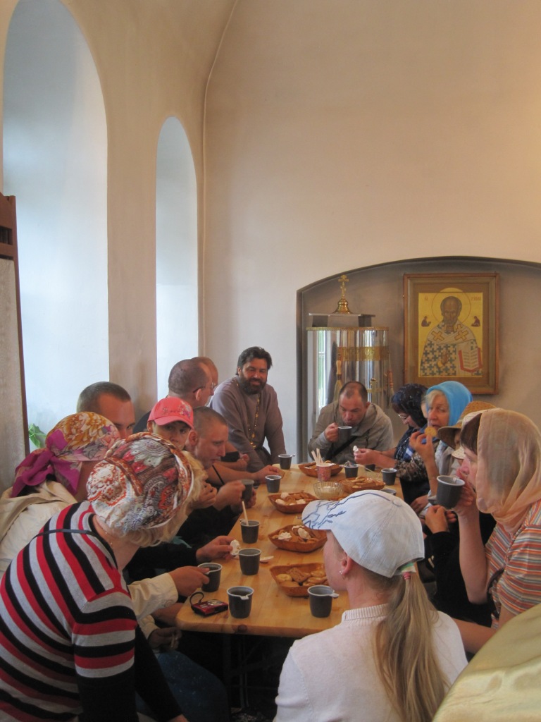 Поездка инвалидов в Казанский храм д. Грайвороны