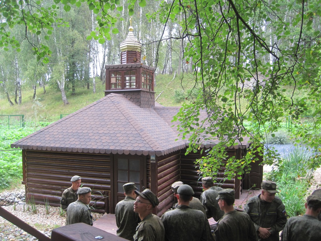 Поездка солдат в храм