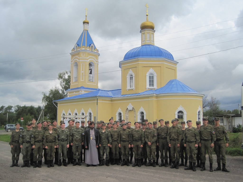 Поездка солдат в храм