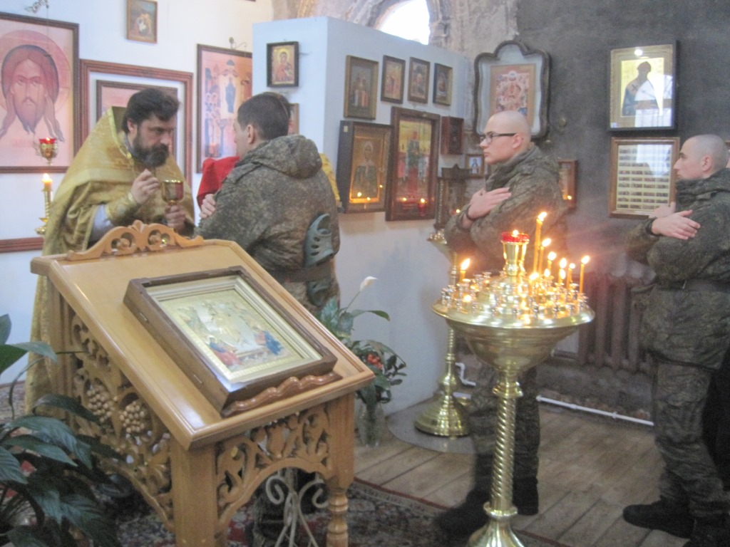 Беседа с солдатами и поездка в храм